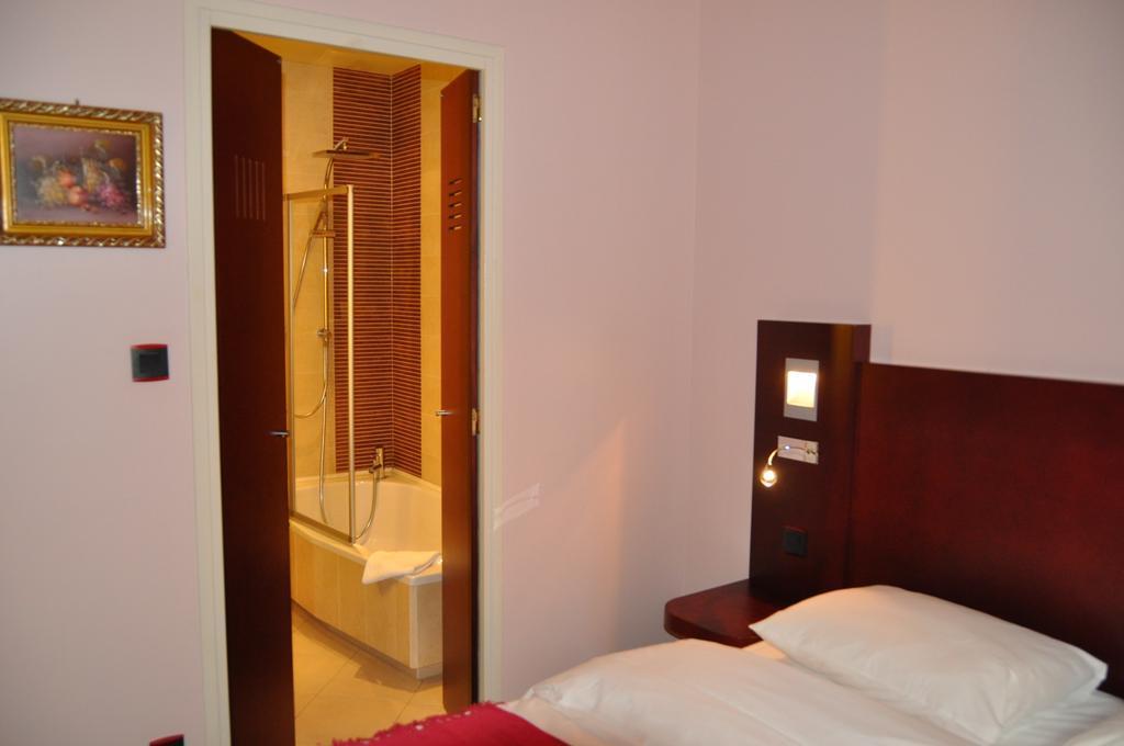 סמור-אן-אוסווה Hotel Relais De La Cote D'Or מראה חיצוני תמונה